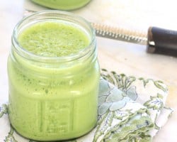 Fresh Pineapple Ginger Kale Smoothie//The Spicy RD