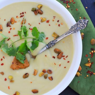 Creamy Cauliflower Soup w/ Pistachio Harissa Pesto//The Spicy RD #glutenfree #vegan