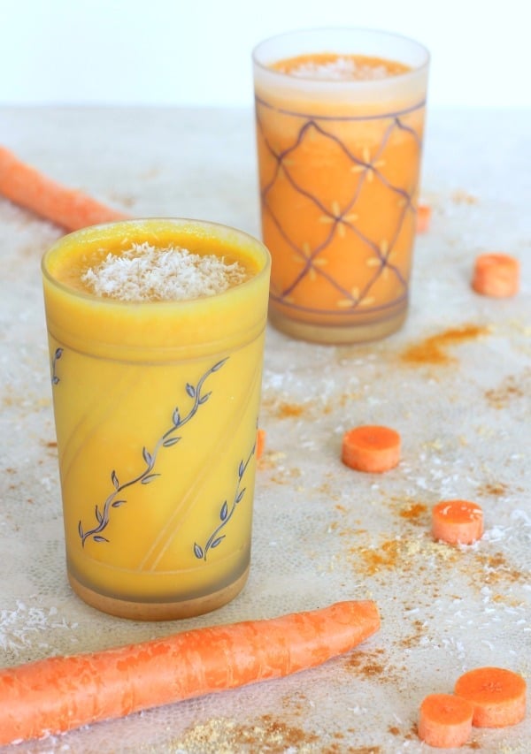 Spiced Carrot Cake Smoothie//The Spicy RD