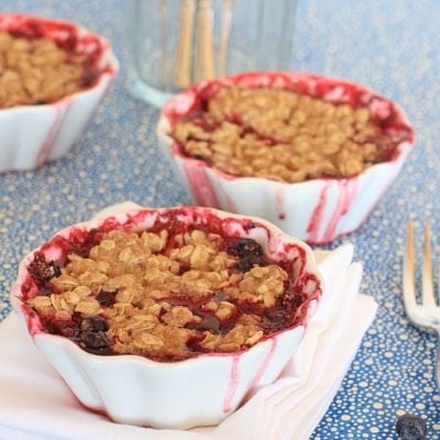 Oatmeal Berry Chia Crisp//The Spicy RD