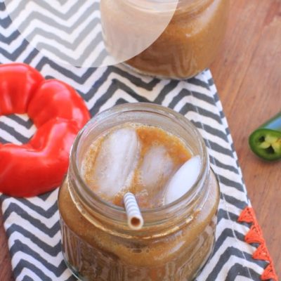 Fresh Summer Veggie Juice in A Jar // The Spicy RD
