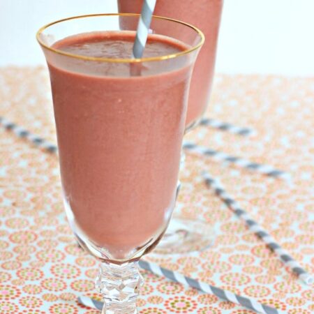 Pretty in Pink Veggie Smoothie // The Spicy RD