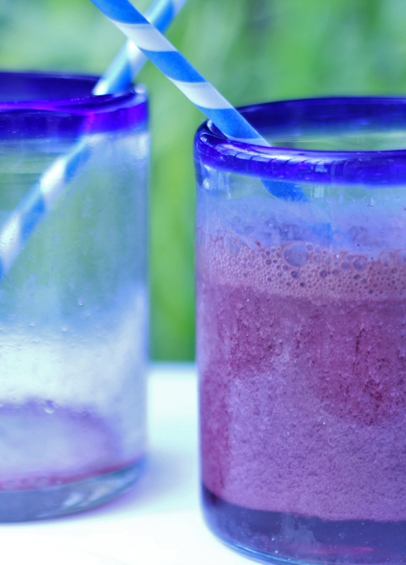 Blueberry Orange Kale Smoothie // The Spicy RD