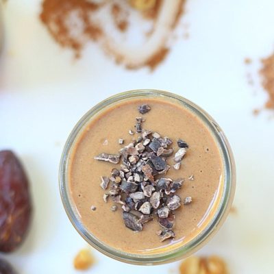 Get your glow on with this nourishing and revitalizing Cacao Date Smoothie! With only 6 ingredients, the recipe is so easy to make,, and SO delicious and good for you too! { Vegan, Paleo, Gluten-Free}