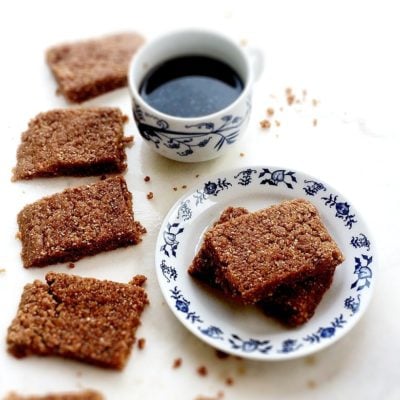 Meet your new favorite No Bake Protein Bars! With more protein per serving {10 grams} than sugar, these Peanut Butter Cinnamon No Bake Protein Bars are perfect for a grab-and-go breakfast or healthy snack! | Recipe @thespicyrd