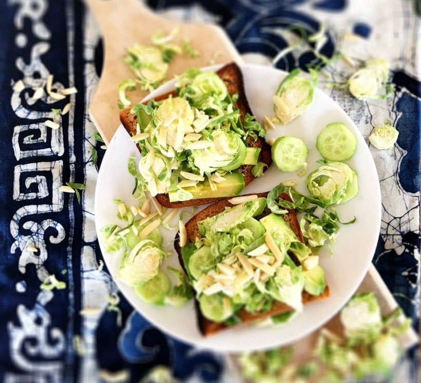 Avocado Toast w/ Shredded Brussels Sprouts & Slivered Almonds | Gluten Free Brussels Sprouts Recipes @thespicyrd 