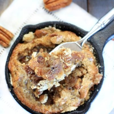 So delicious! Mini Gluten Free Pecan Pie Tarts | Recipe is also vegan and gluten free @thespicyrd www.eastewart.com