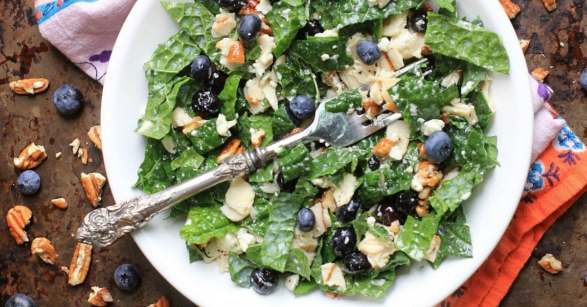 This healthy chopped superfood salad with kale, blueberries, & almonds can be tossed together in less than 10 minutes. Add your favorite protein, and you have a nourishing AND delicious lunch or dinner. | Recipe at EA Stewart, The Spicy RD @thespicyrd is gluten free & low FODMAP, with vegan, and paleo options.