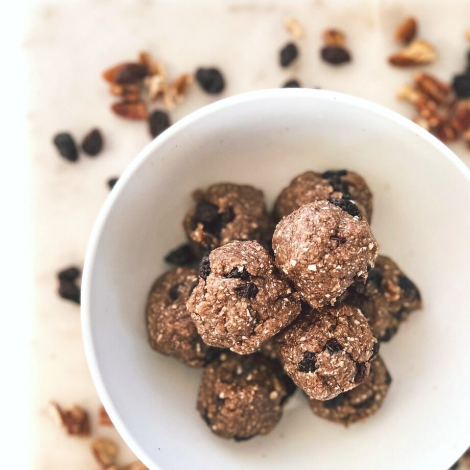 Oatmeal Cookie Dough Bites. No Bake, Healthy, Delicious!