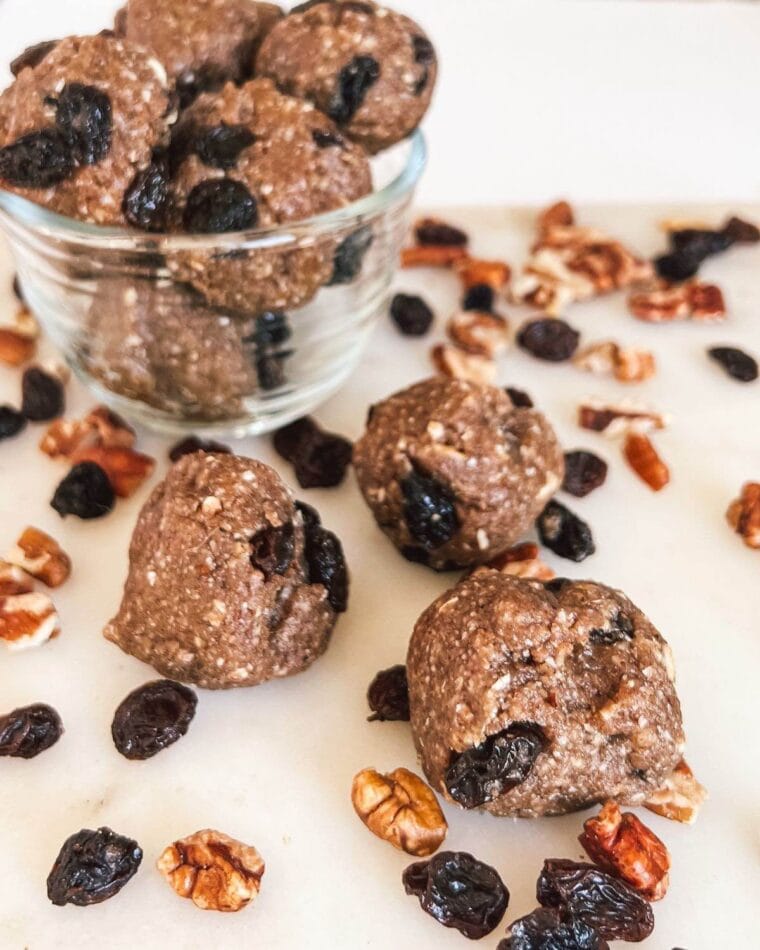 Oatmeal Cookie Dough Bites. No Bake, Healthy, Delicious!